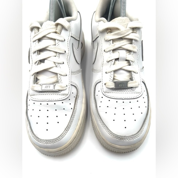 Nike Air Force 1 LE White Sneakers UNISEX Big Kids Size 7Y or Women’s Sz 8.5 - Picture 9 of 9
